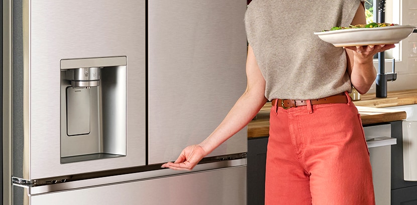 Portes à panneaux plats avec poignées dissimulées